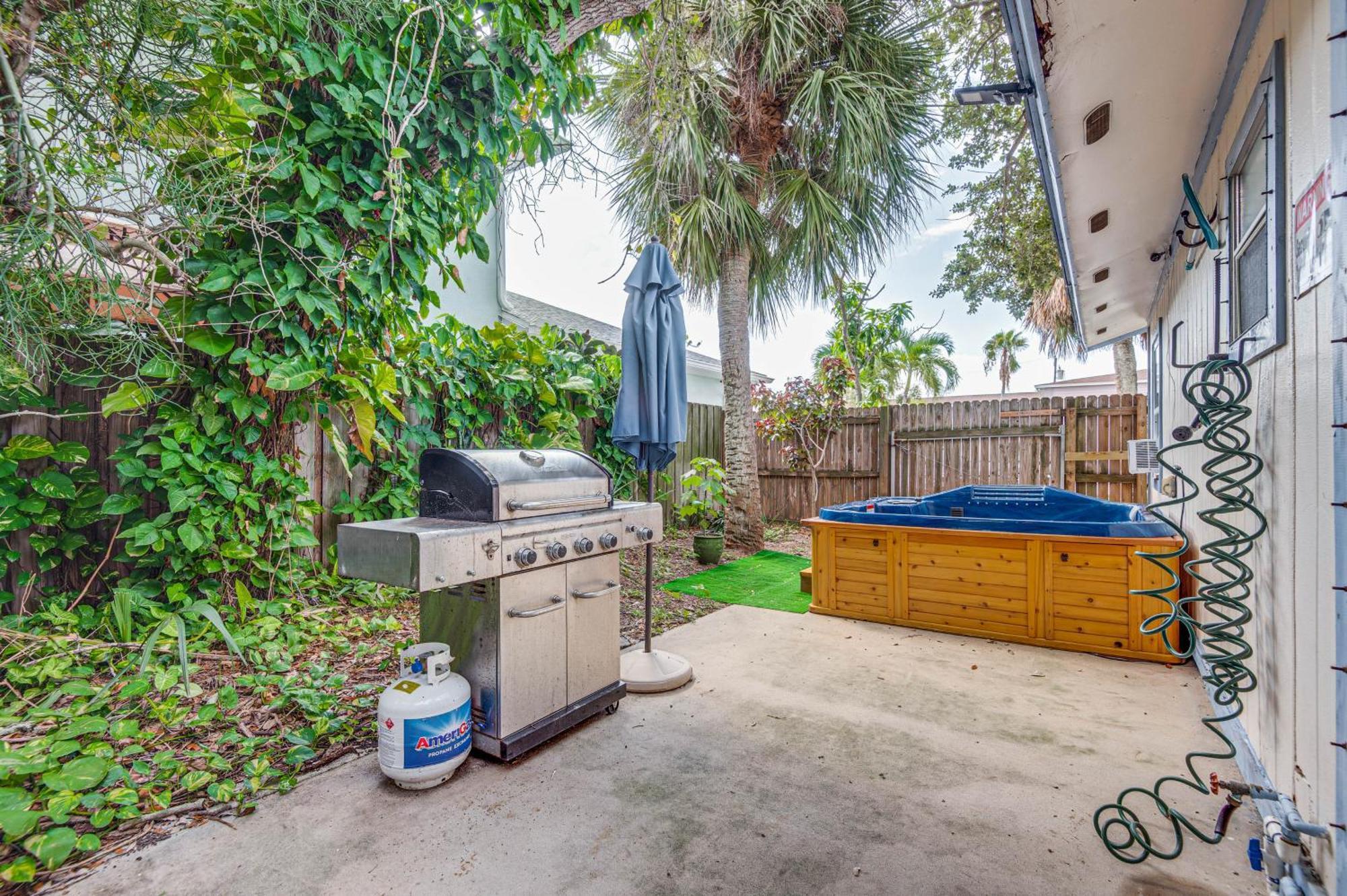Cape Canaveral Cottage With Hot Tub Walk To Beach Exteriér fotografie